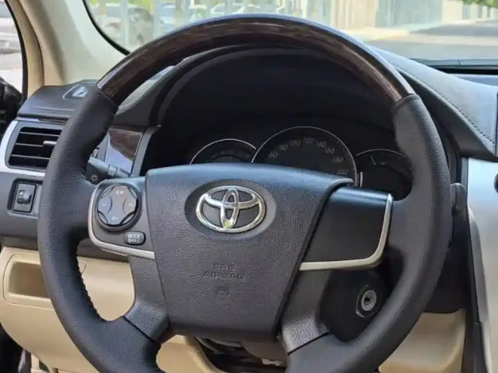 Toyota Camry 2016 — фото 8