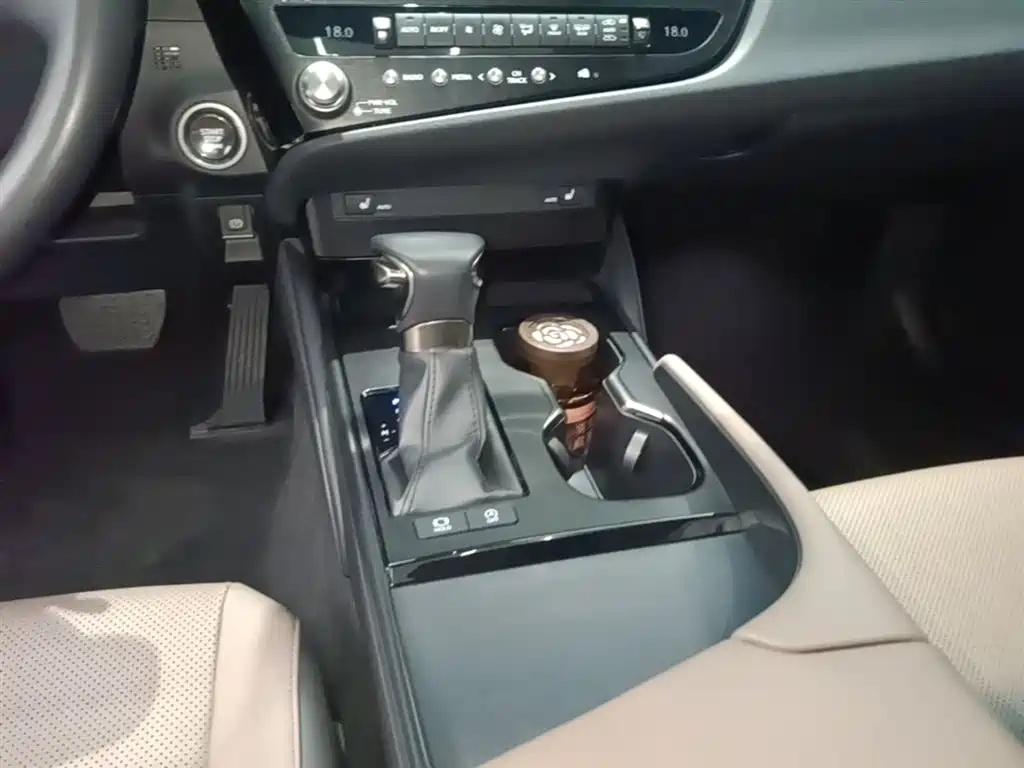 Lexus ES 2022 — фото 14