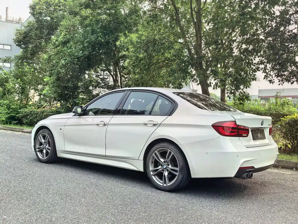 BMW 3 Series 2018 — фото 13