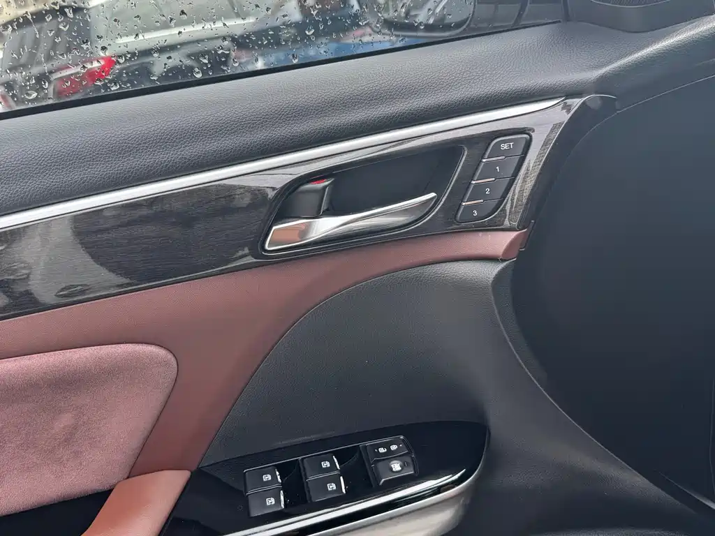 GAC Motor Trumpchi GS8 2017 — фото 9