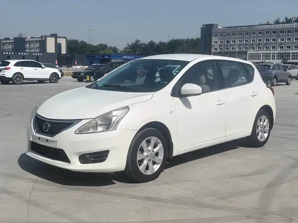 Nissan Tiida 2015