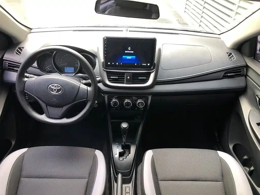 Toyota Yaris L 2020