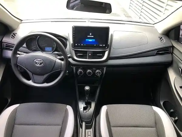 Toyota Yaris L 2020