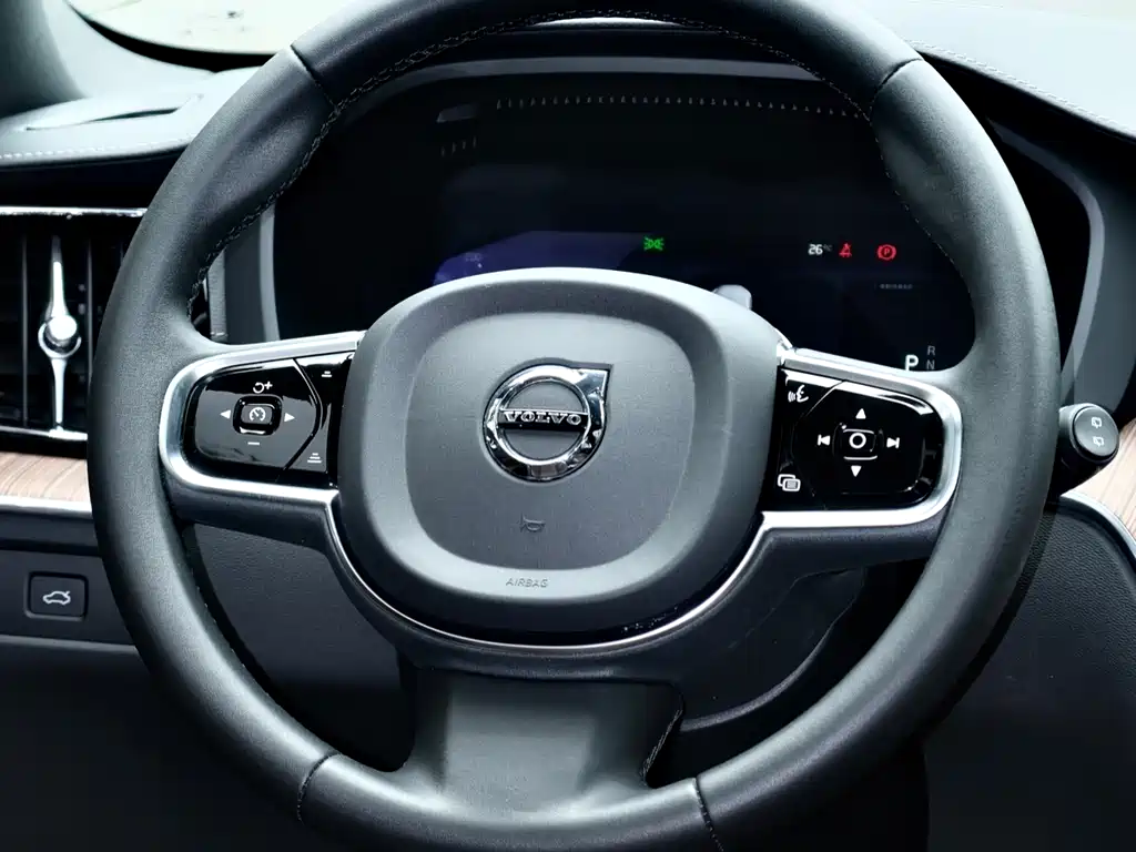 Volvo XC60 2022 — фото 7