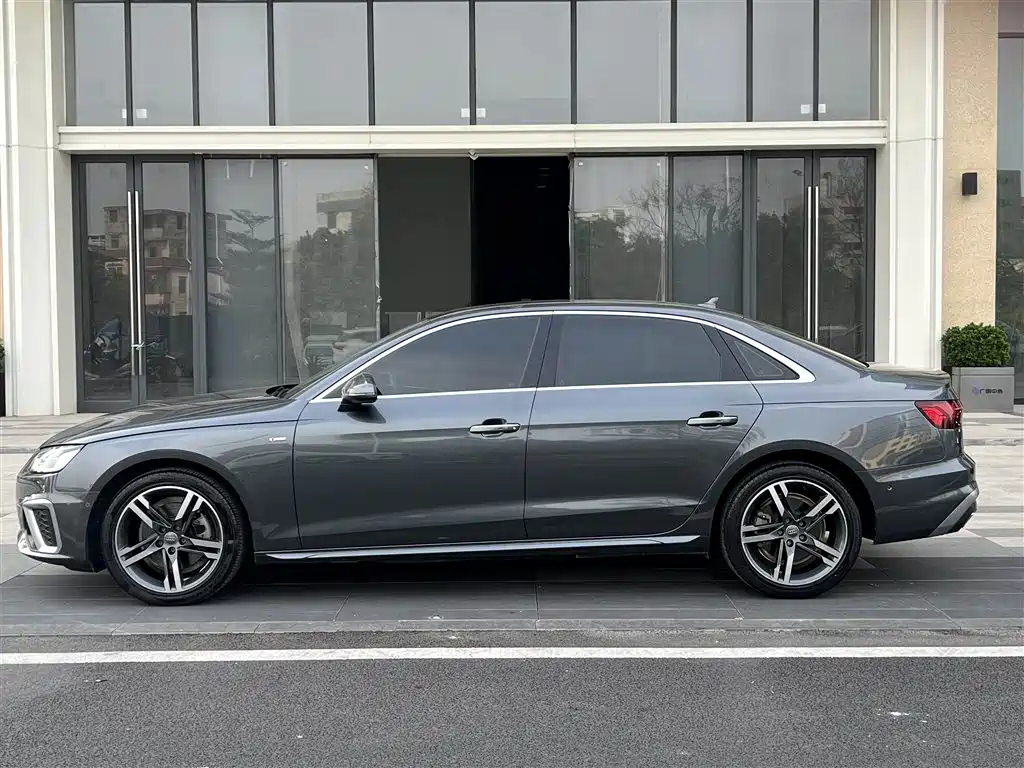 Audi A4L 2022 — фото 11