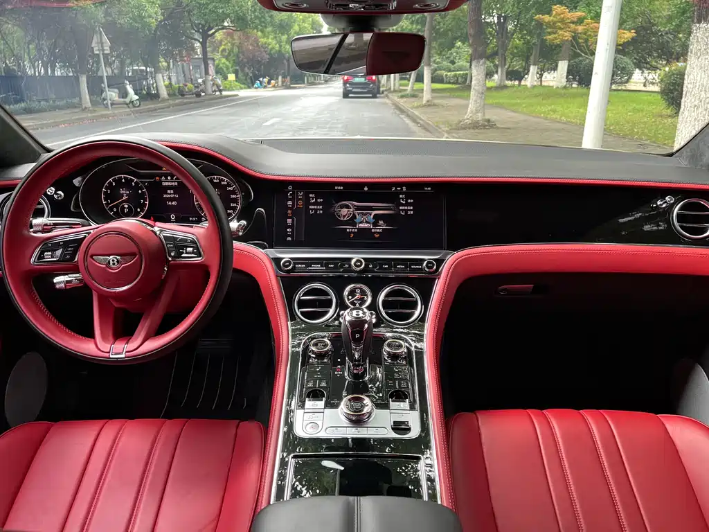 Bentley Continental 2021 — фото 10