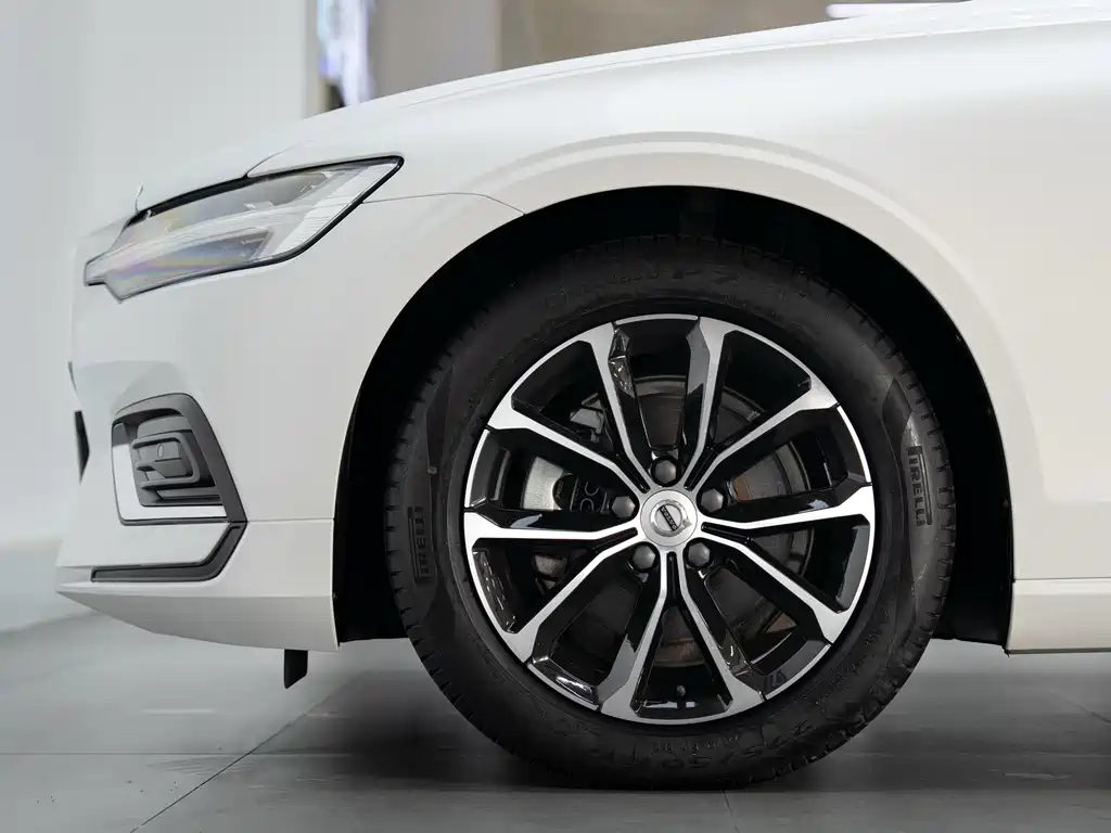 Volvo S60 2021 — фото 9