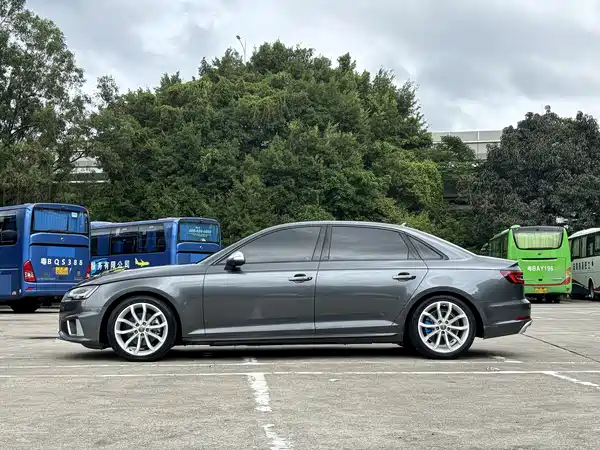 Audi A4L 2019