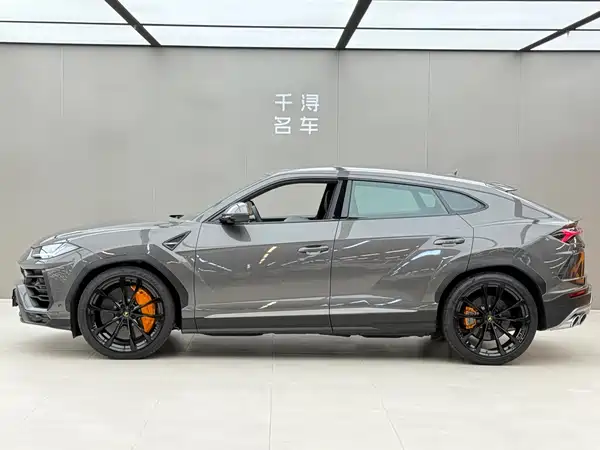 Lamborghini Urus 2021