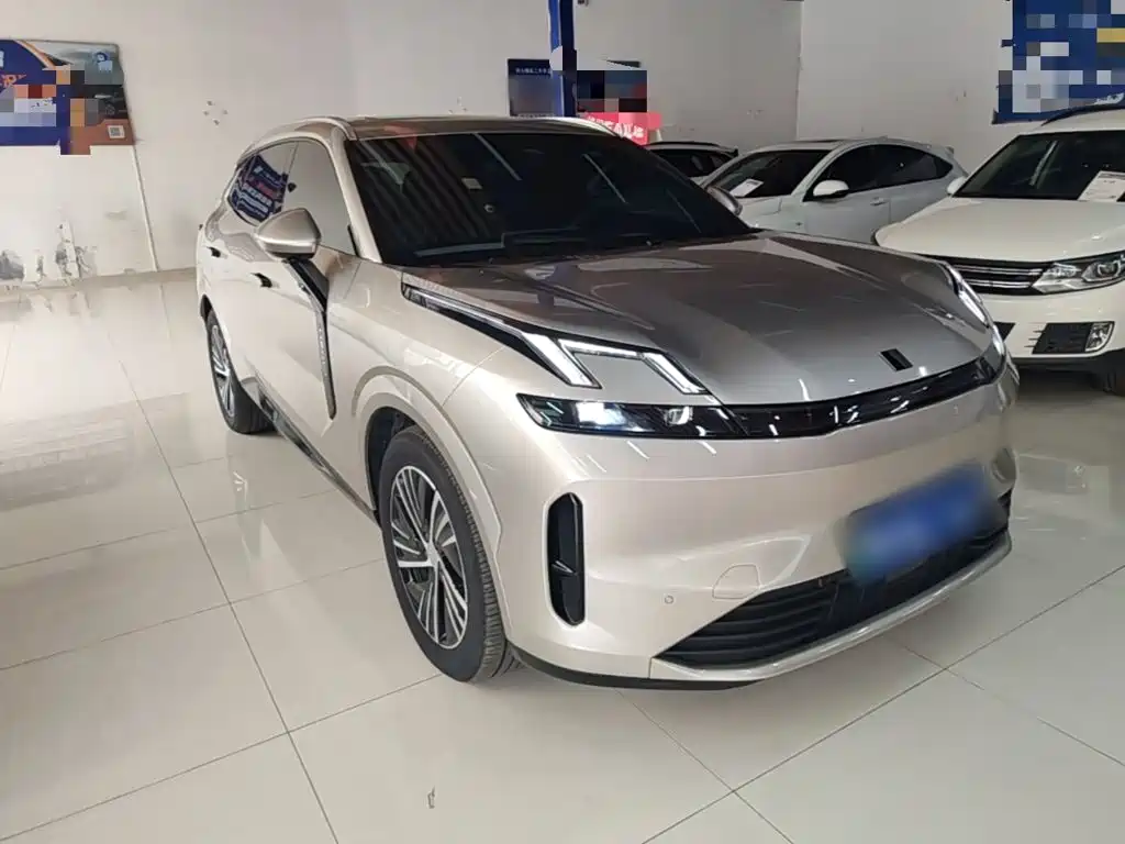 Lynk & Co 08 EM-P 2024