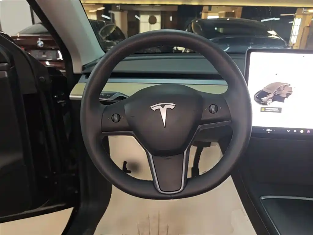 Tesla Model Y 2023 — фото 11