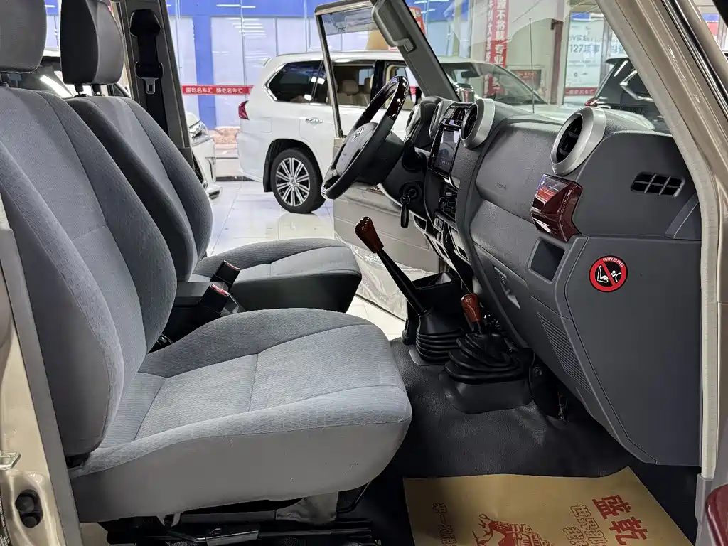 Toyota Land Cruiser 2020 — фото 24