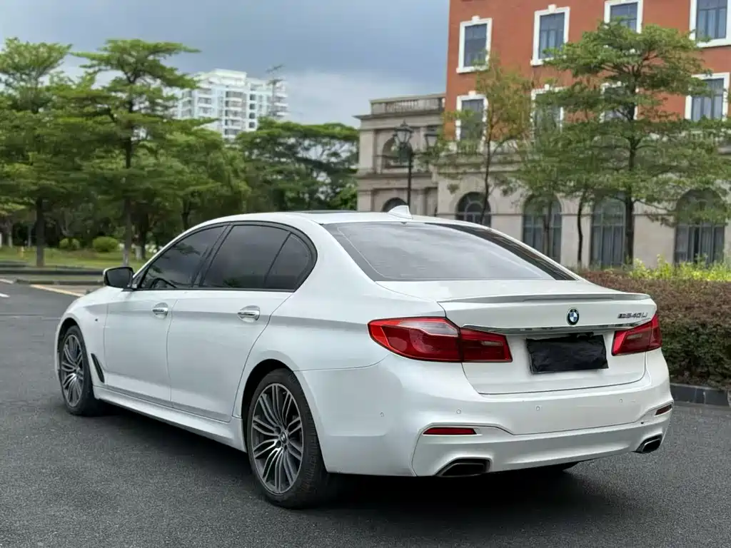 BMW 5 Series 2017 — фото 8