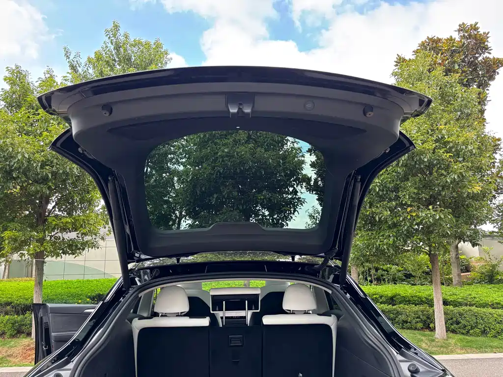Tesla Model Y 2023 — фото 19