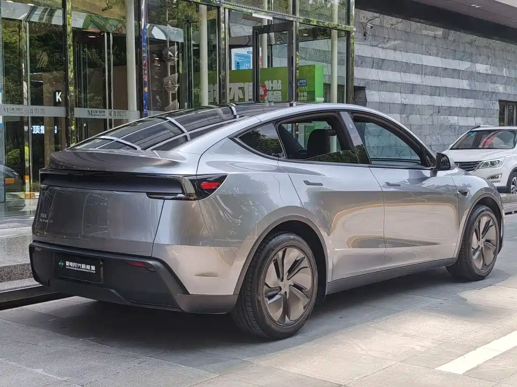 Tesla Model Y 2026 — фото 7