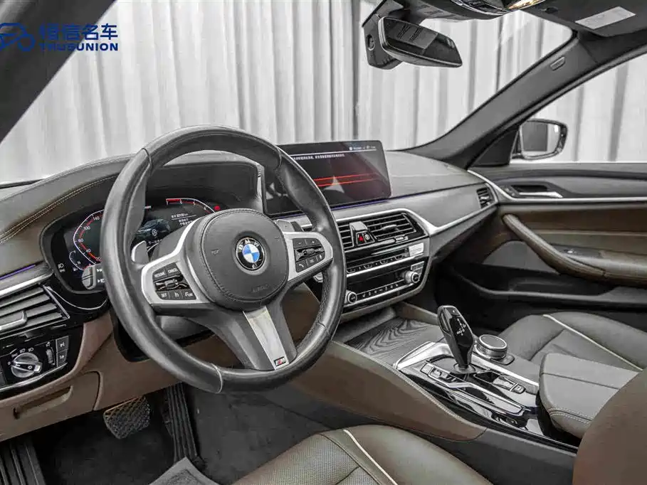 BMW 5 Series 2021 — фото 12