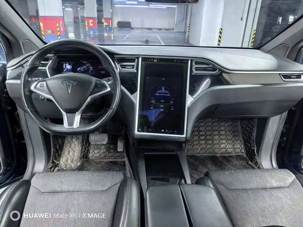 Tesla Model X 2018 — фото 11