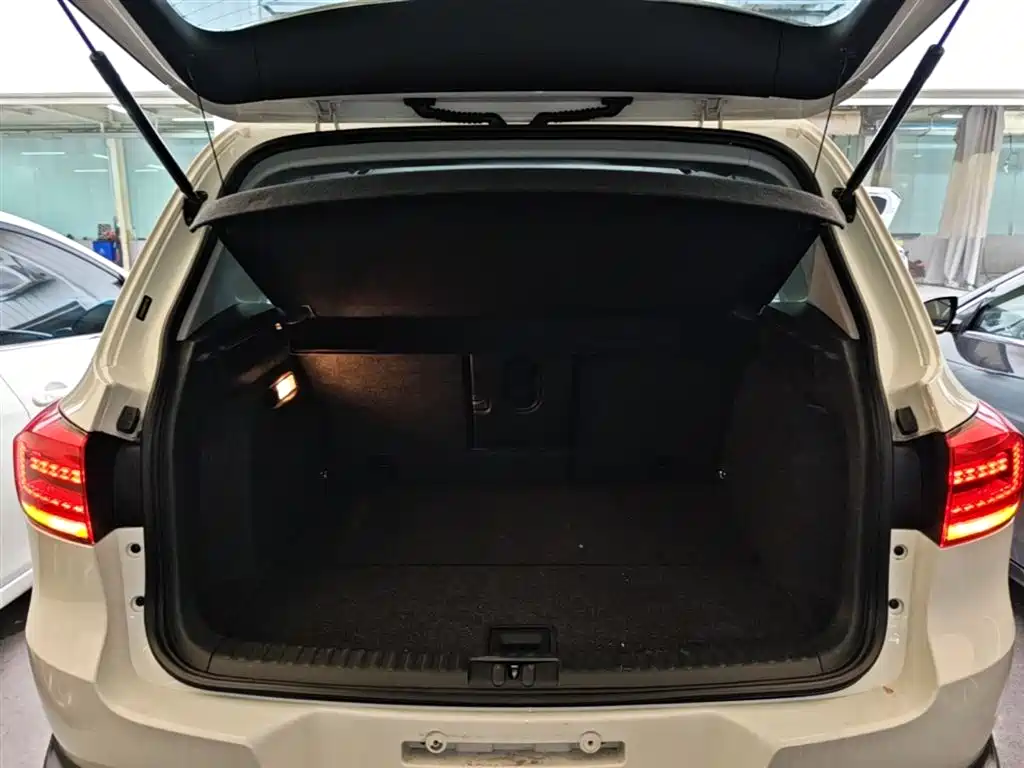 Volkswagen Tiguan 2019 — фото 19