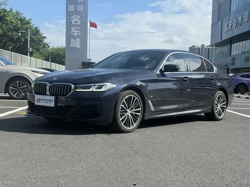 BMW 5 Series 2022 — фото 1