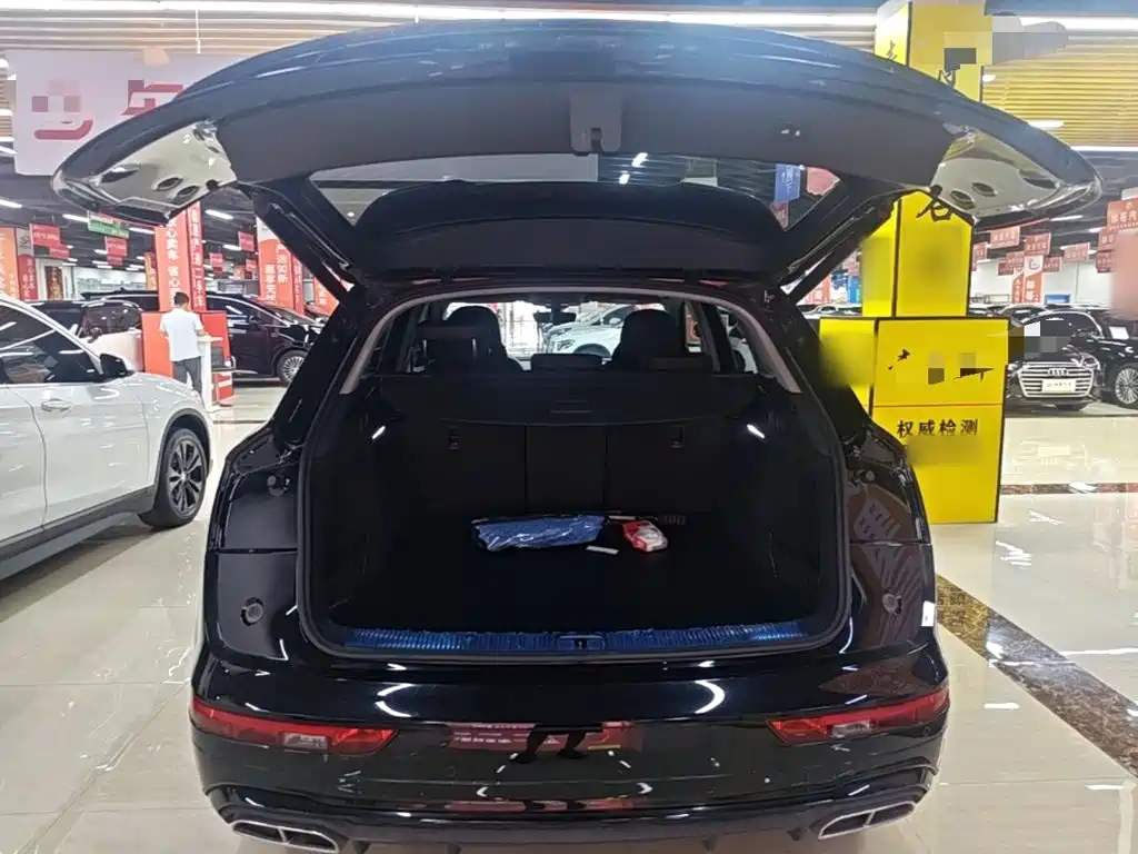 Audi Q5L 2023 — фото 19