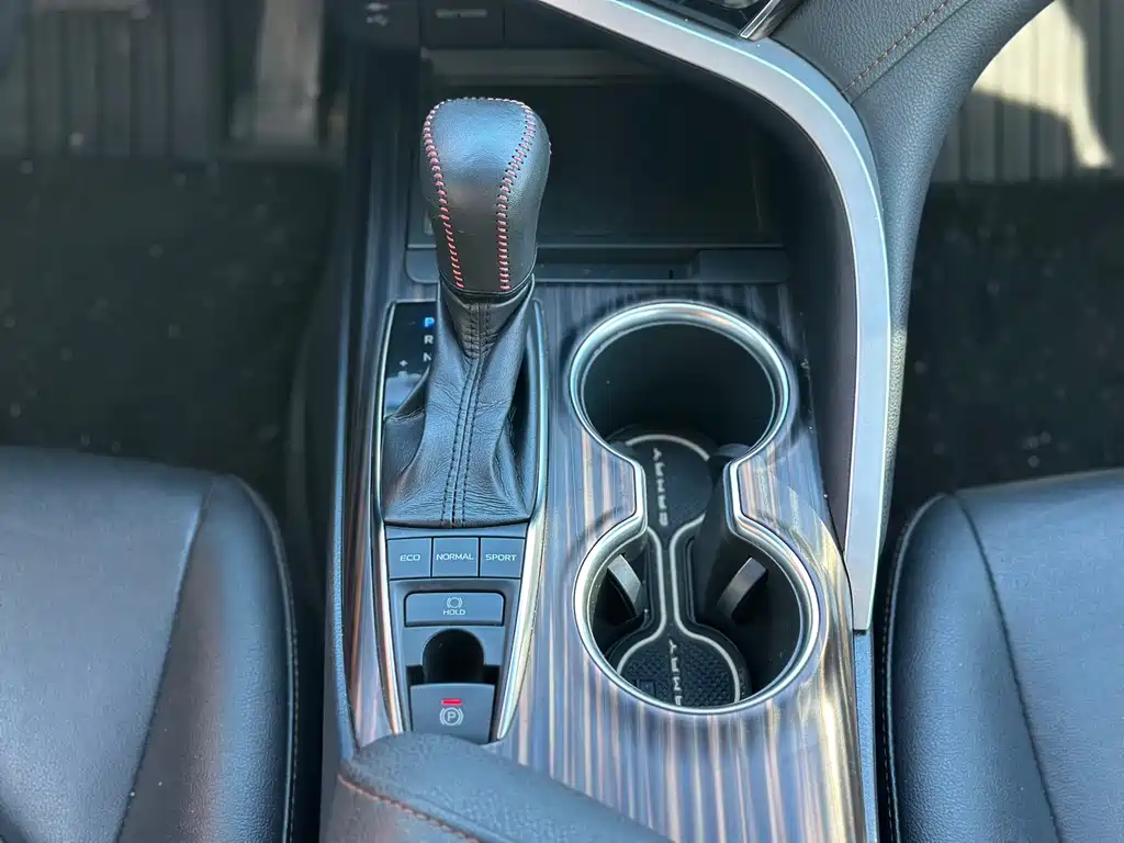 Toyota Camry 2018 — фото 13