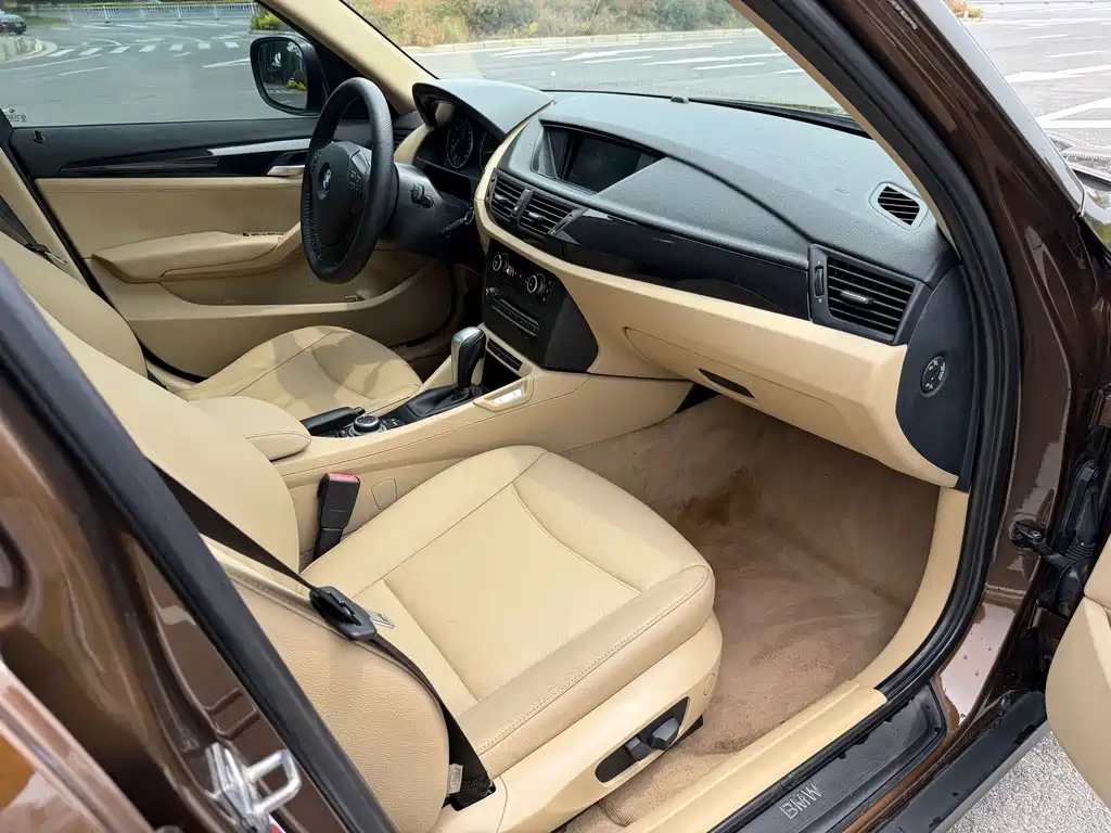 BMW X1 2010 — фото 13