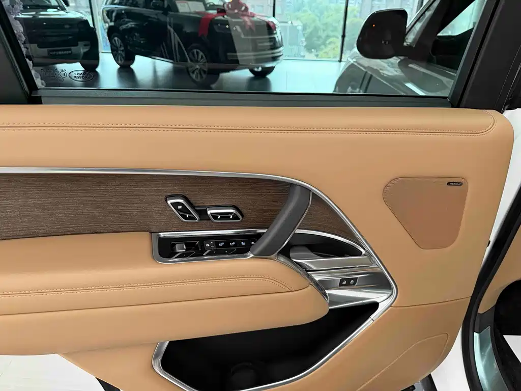 Land Rover Range Rover 2023 — фото 14