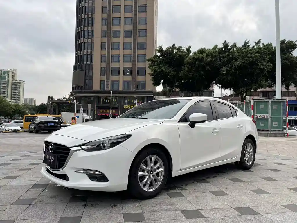 Mazda 3 Axela 2019 — фото 1