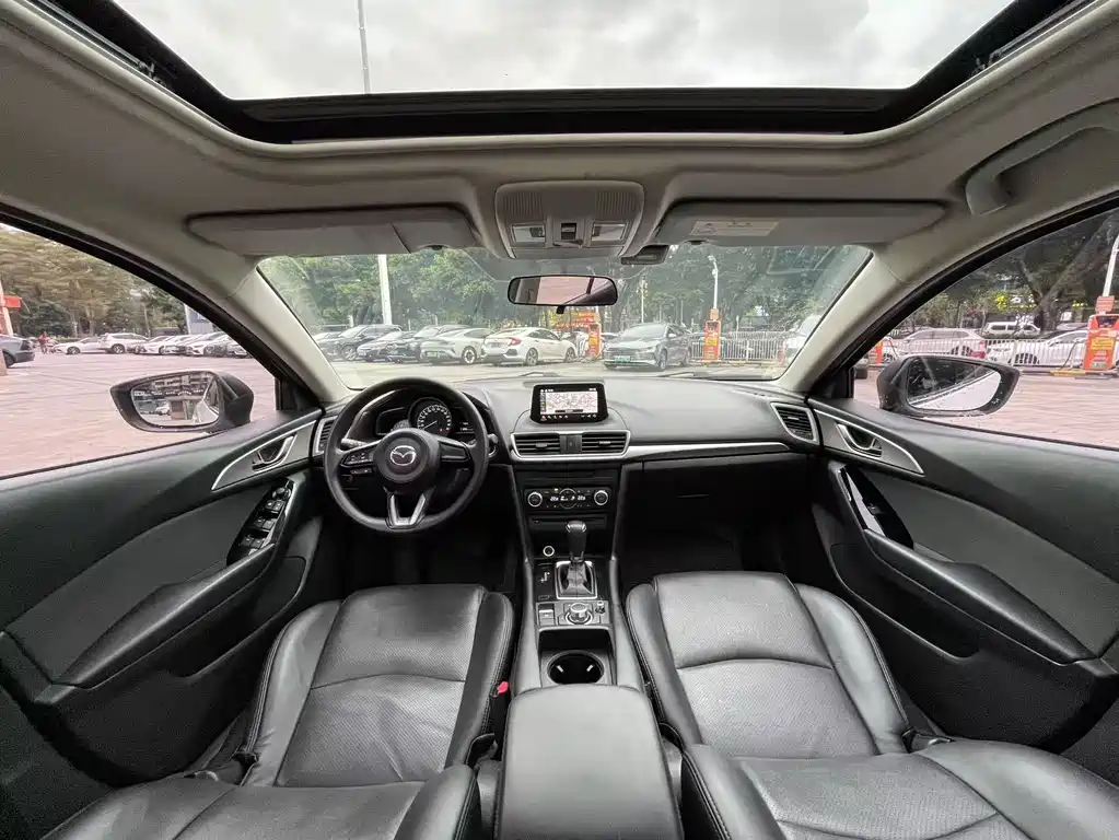 Mazda 3 Axela 2019 — фото 13