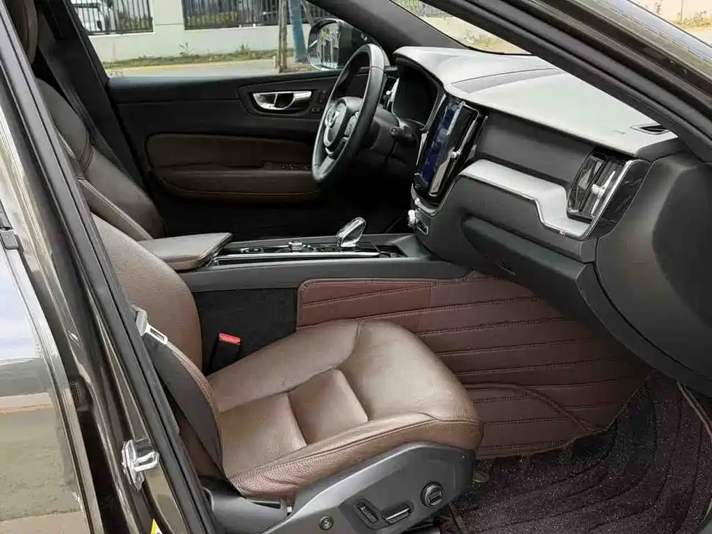 Volvo XC60 2022