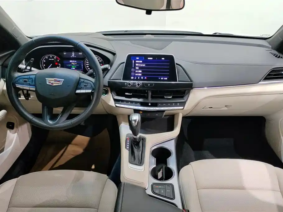 Cadillac CT4 2023 — фото 12