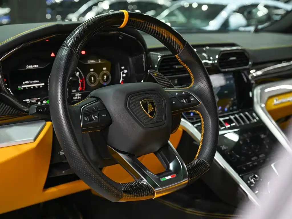 Lamborghini Urus 2023 — фото 9