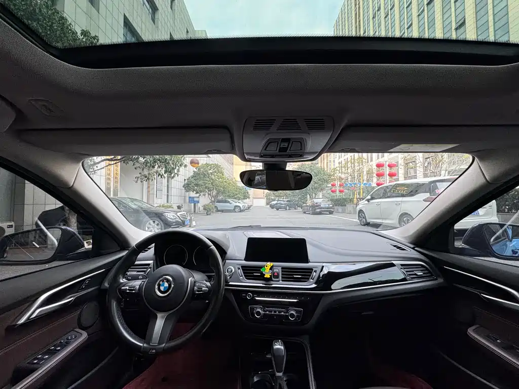 BMW 1 Series 2019 — фото 18