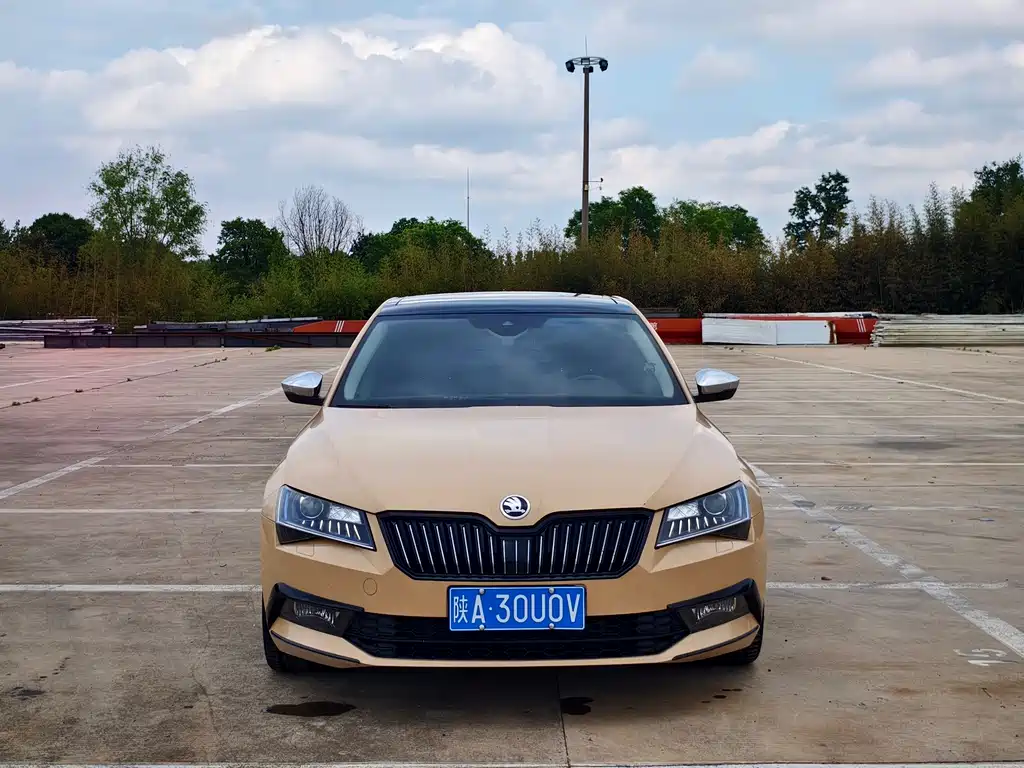 Skoda Superb 2018 — фото 2