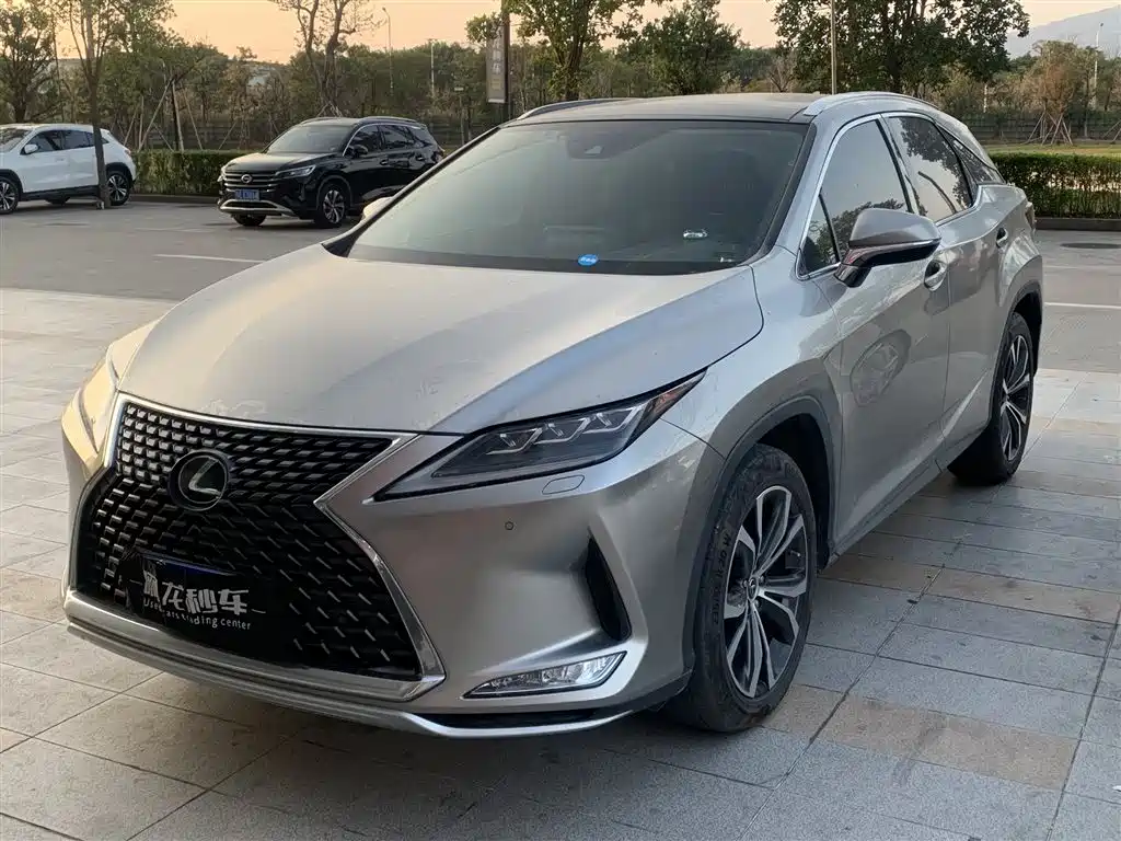 Lexus RX 2020 — фото 1