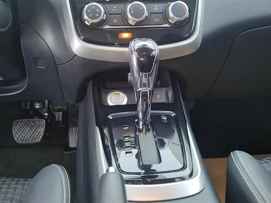 Nissan Tiida 2019 — фото 16