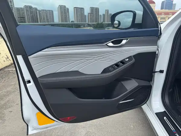 Geely Xingrui 2022