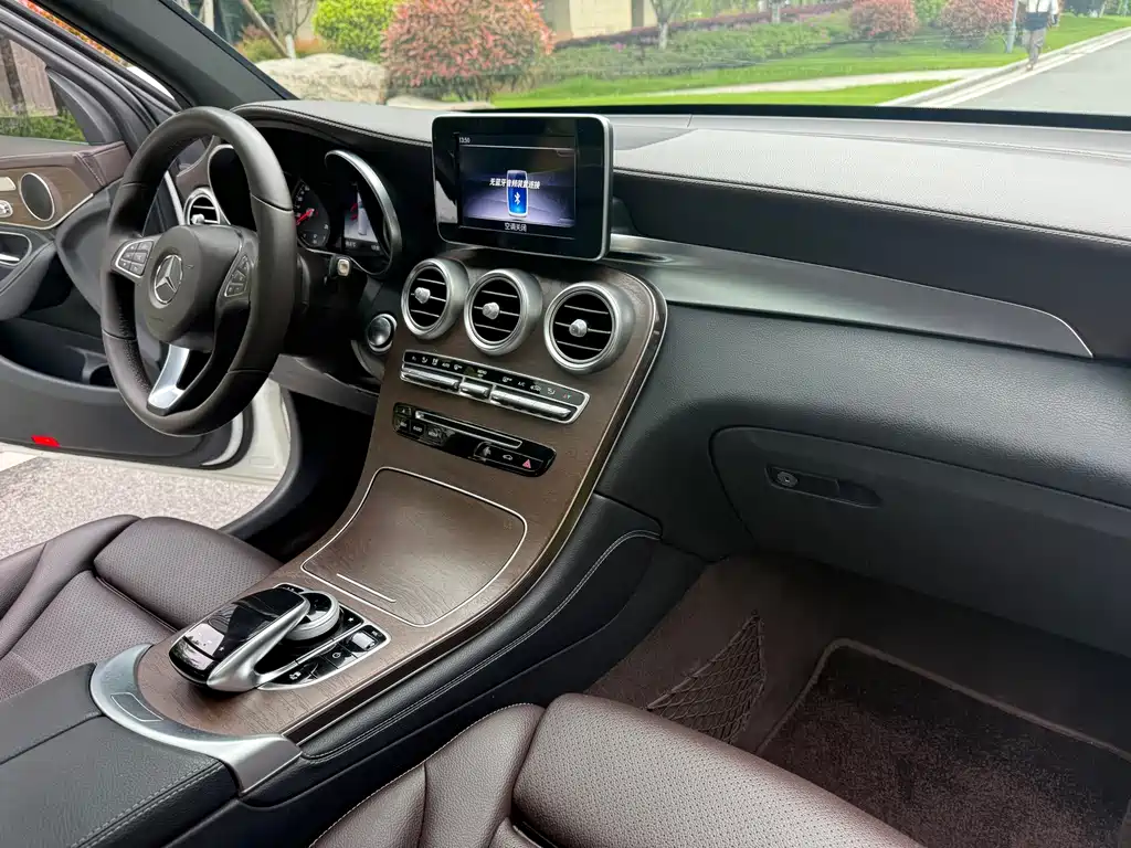 Mercedes-Benz GLC 2018 — фото 16