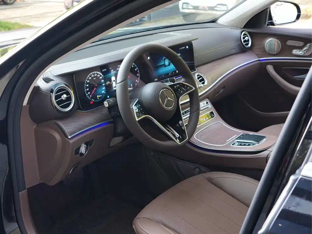 Mercedes-Benz E-Class 2023 — фото 13