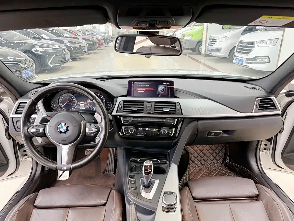 BMW 3 Series 2018 — фото 6