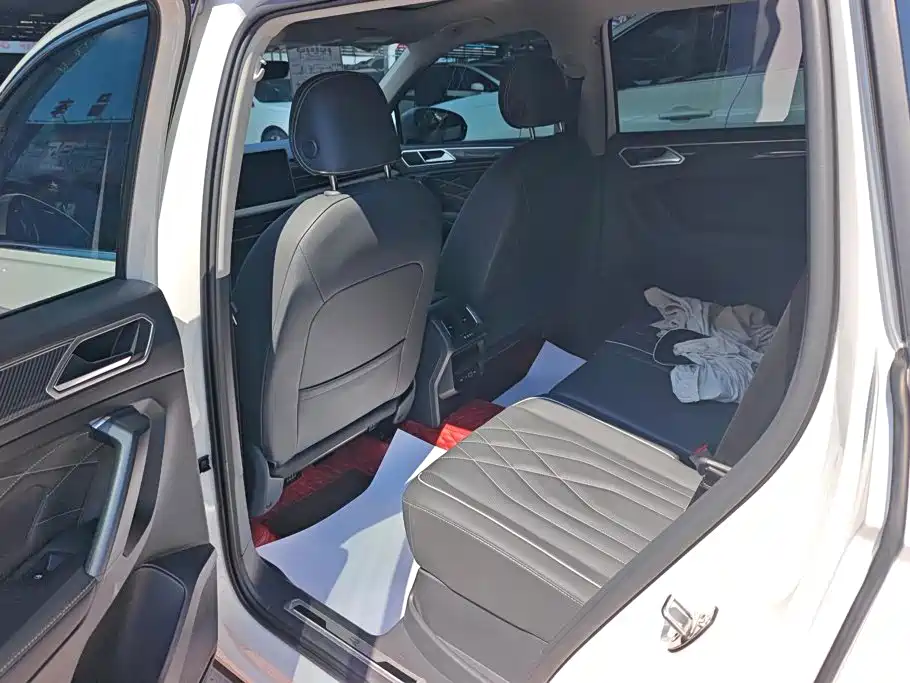Volkswagen Tiguan L 2021 — фото 11