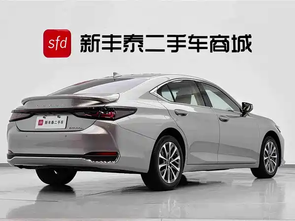 Lexus ES 2025