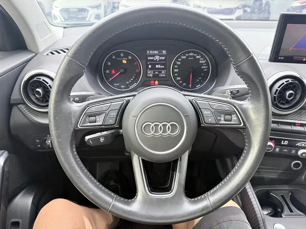 Audi Q2L 2022 — фото 11
