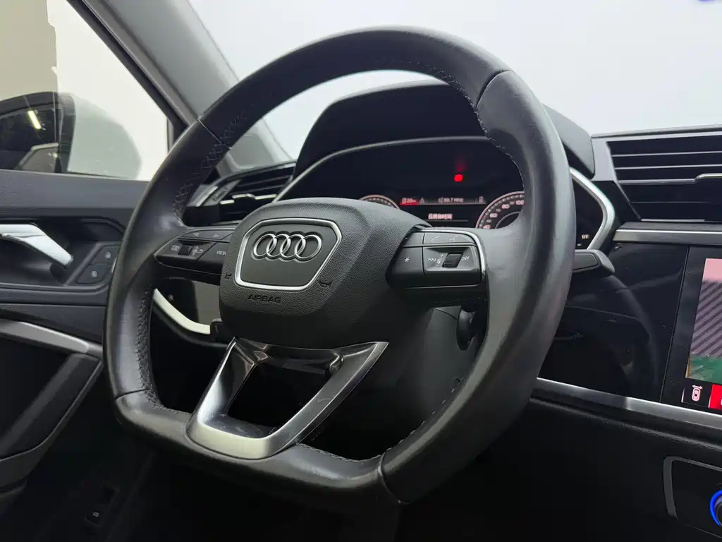 Audi Q3 2022 — фото 14