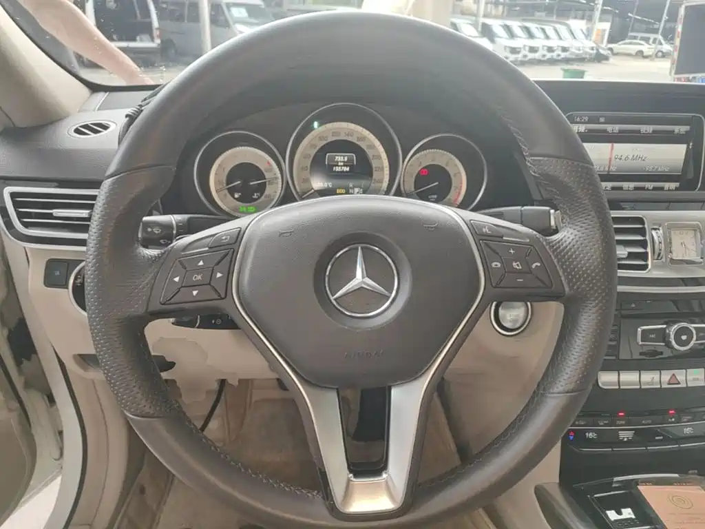 Mercedes-Benz E-Class 2015 — фото 11