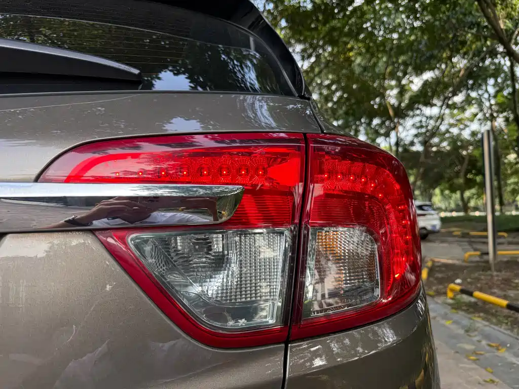 Buick Envision Plus 2016 — фото 29