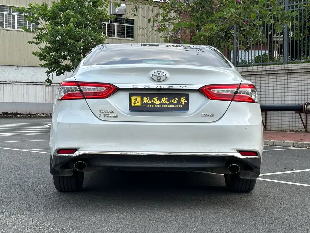 Toyota Camry 2018 — фото 6