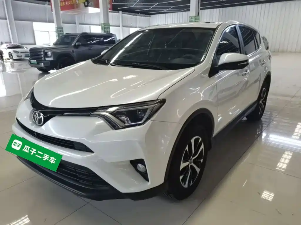 Toyota RAV4 2018 — фото 2