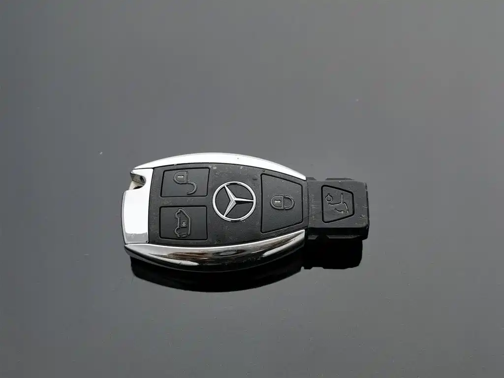 Mercedes-Benz V-Class 2022 — фото 19