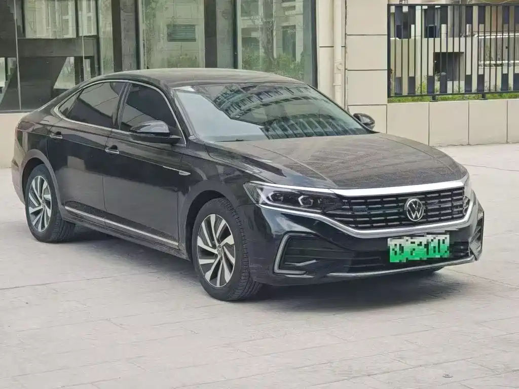 Volkswagen Passat Plug-In Hybrid 2022 — фото 3